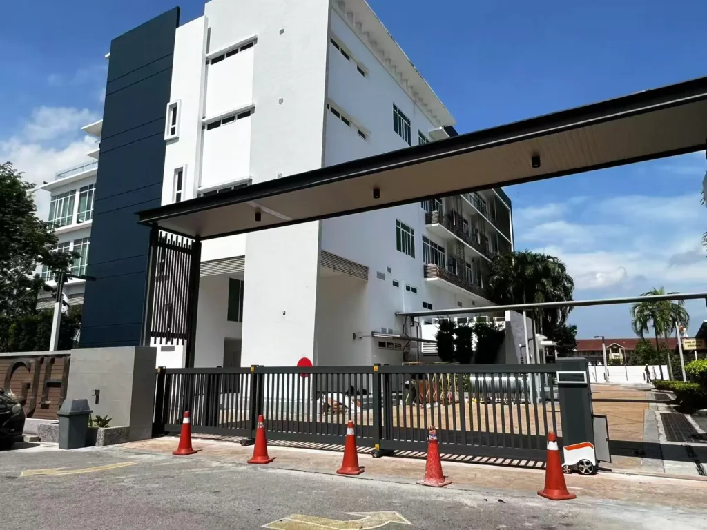 About Us 15 auto gate 104634 2